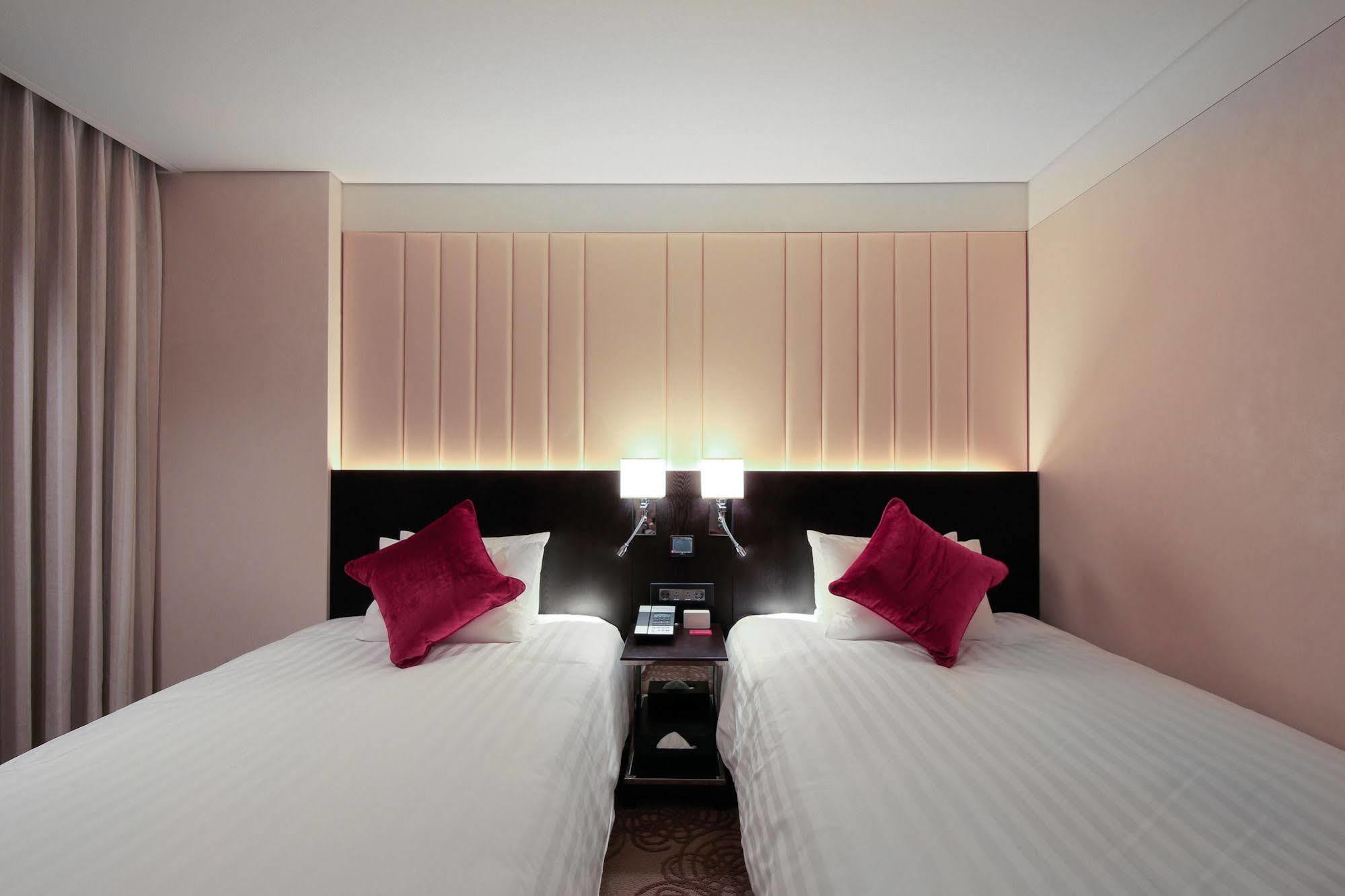 Hotel Solaria Nishitetsu Myeongdong 3*
